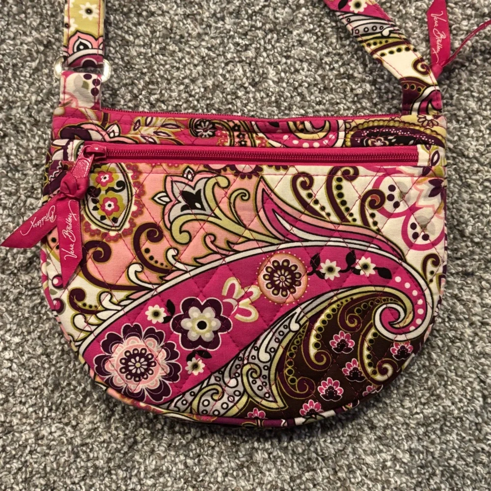 Very Berry Paisley Vera Bradley Pink Crossbody Bag Like New - Picture 2 of 6